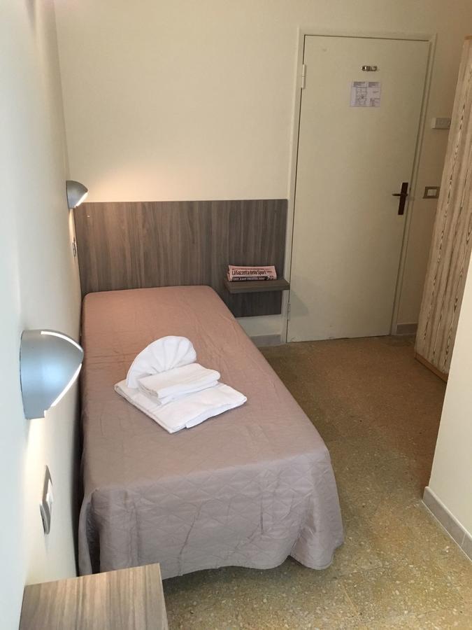 רימיני Hotel Rebola מראה חיצוני תמונה