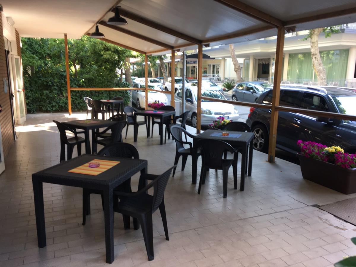 רימיני Hotel Rebola מראה חיצוני תמונה