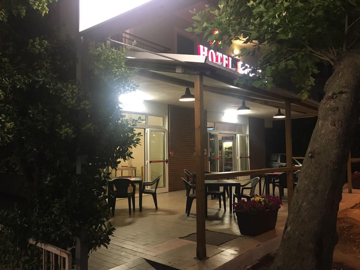 רימיני Hotel Rebola מראה חיצוני תמונה