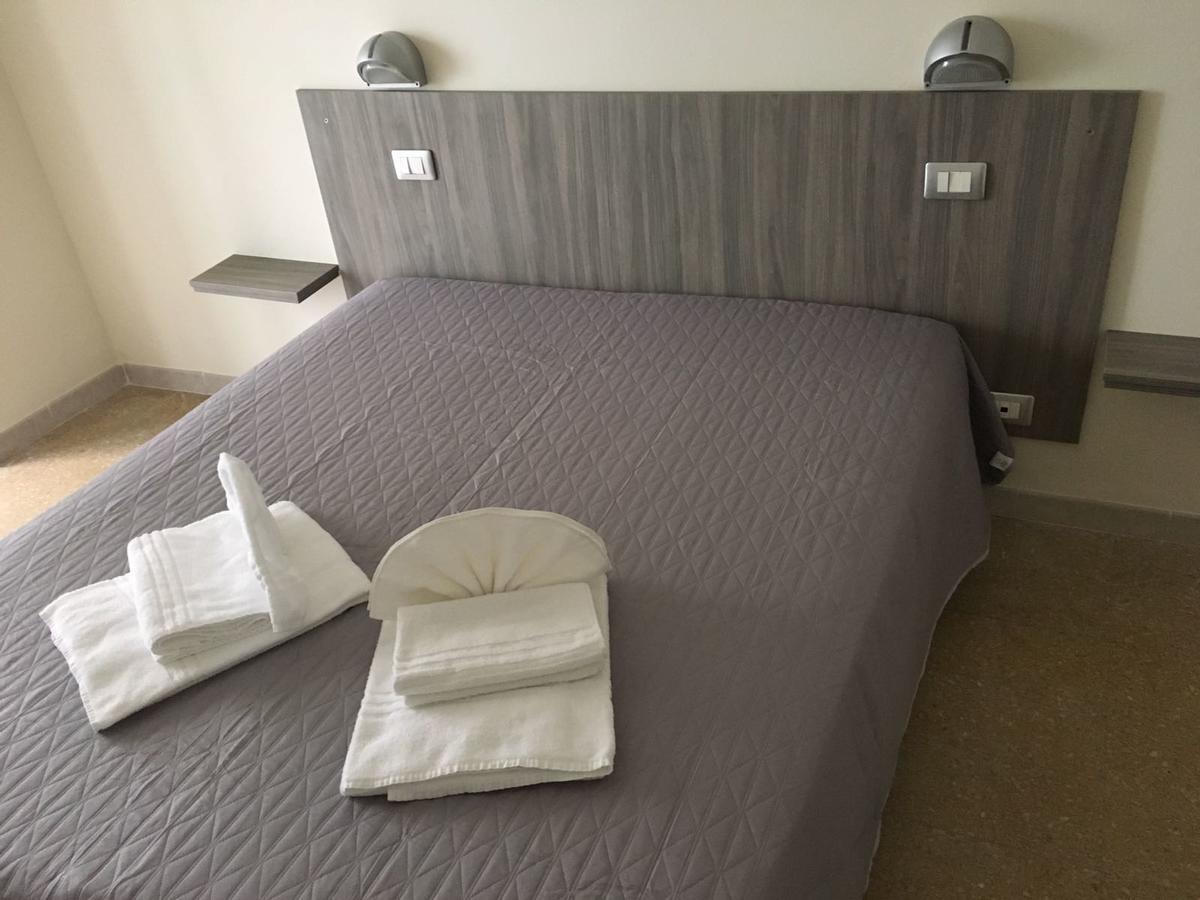 רימיני Hotel Rebola מראה חיצוני תמונה