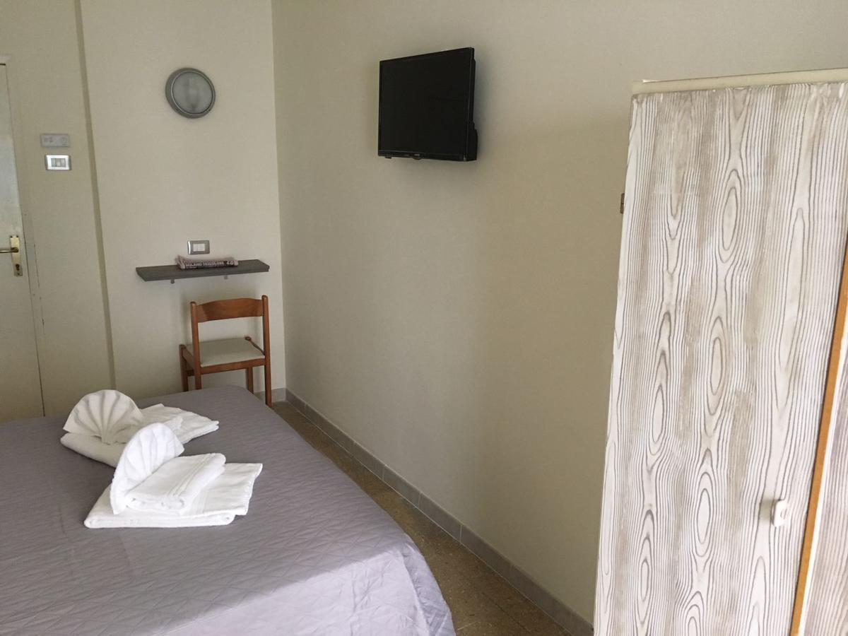 רימיני Hotel Rebola מראה חיצוני תמונה