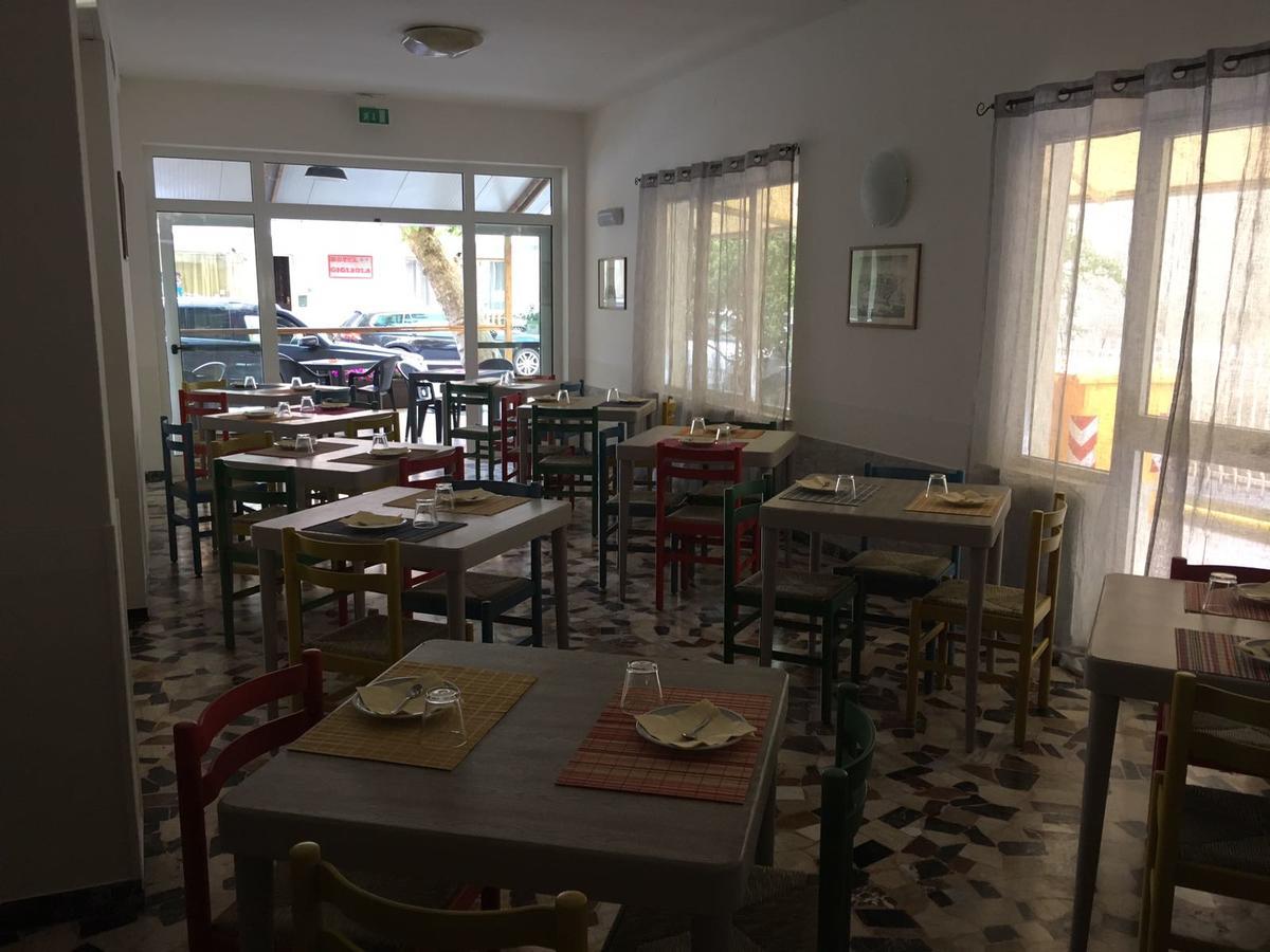 רימיני Hotel Rebola מראה חיצוני תמונה