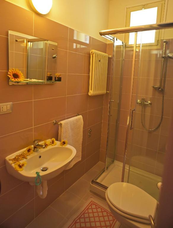 רימיני Hotel Rebola מראה חיצוני תמונה